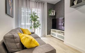 Cozy Main Square And Beachfront 3-Bedrooms Apartment